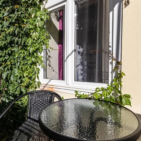 Oasis On The Broadway With Ac דירה בודפשט